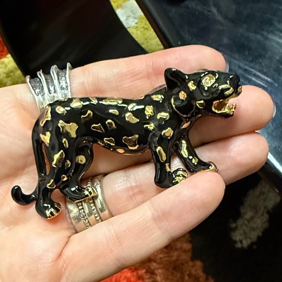 Vintage Black and Gold Leopard Brooch - Picture 2 of 6